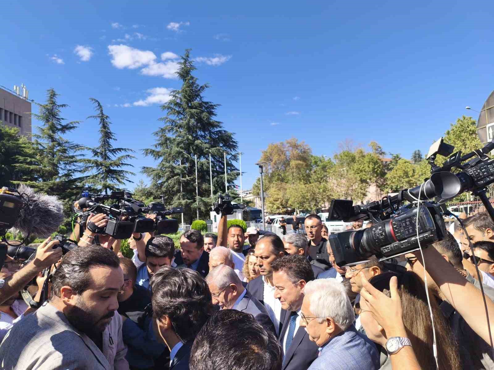 Ahmet Davutoğlu, Adliye’de Sorgulandı