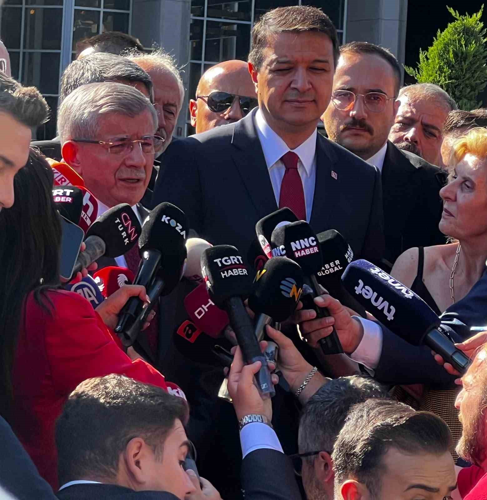 Ahmet Davutoğlu: "Hiç kimsenin yargının üzerinde olmadığına inanarak ifademi verdim"