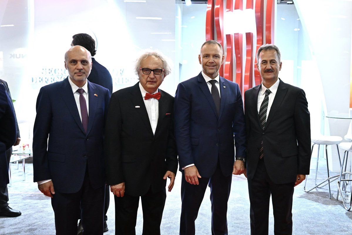 Polonya Cumhurbaşkanı Nawrocki, Türk Savunma Sanayii Standlarını İnceledi
