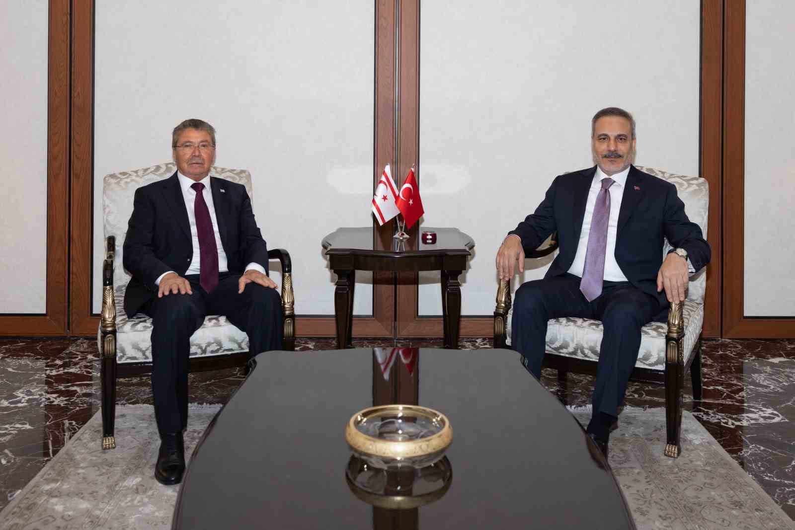 Hakan Fidan, KKTC Başbakanı Ünal Üstel ile Ankara'da Bir Araya Geldi