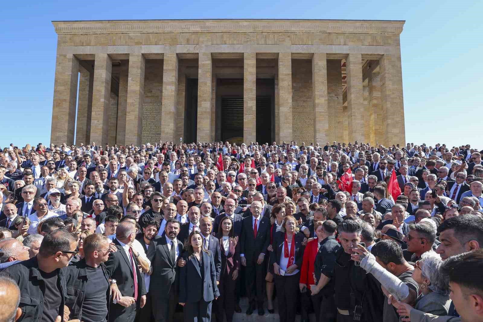 Kılıçdaroğlu, CHP’nin 103. Yılı İçin Anıtkabir’de