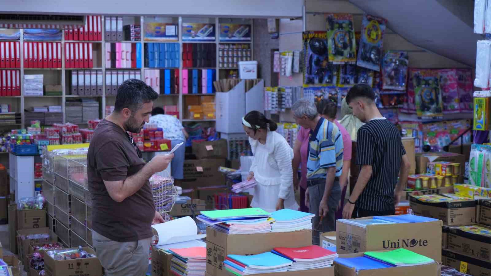 Ankara'da Okul Alışverişi Coşkusu Başladı