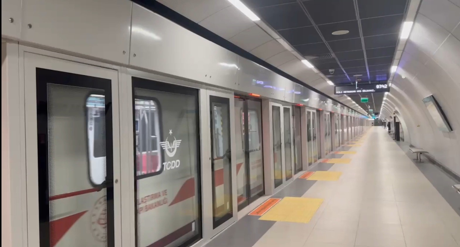İstanbul'un Metro Hattı Yolcu Rekorları Kırıyor: 37 Milyonun Üzerinde Taşıma