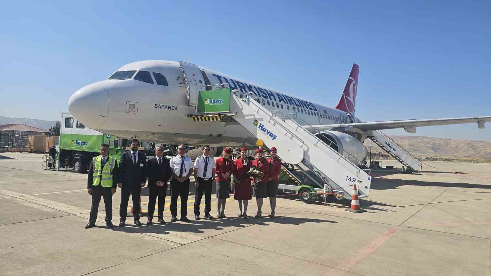 Siirt Havalimanı Yeniden Uçuşlara Açıldı: İlk Yolcu Uçağı İndi