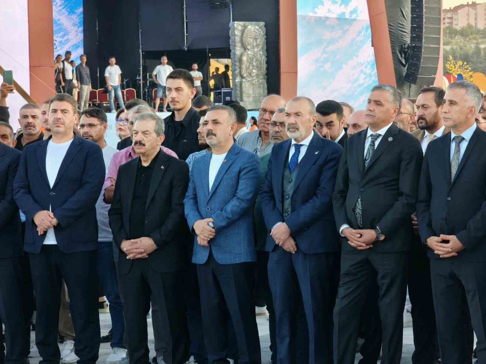 Sincan’da Kültürel Zenginlik: Türk Dünyası Festivali Coşkuyla Başladı