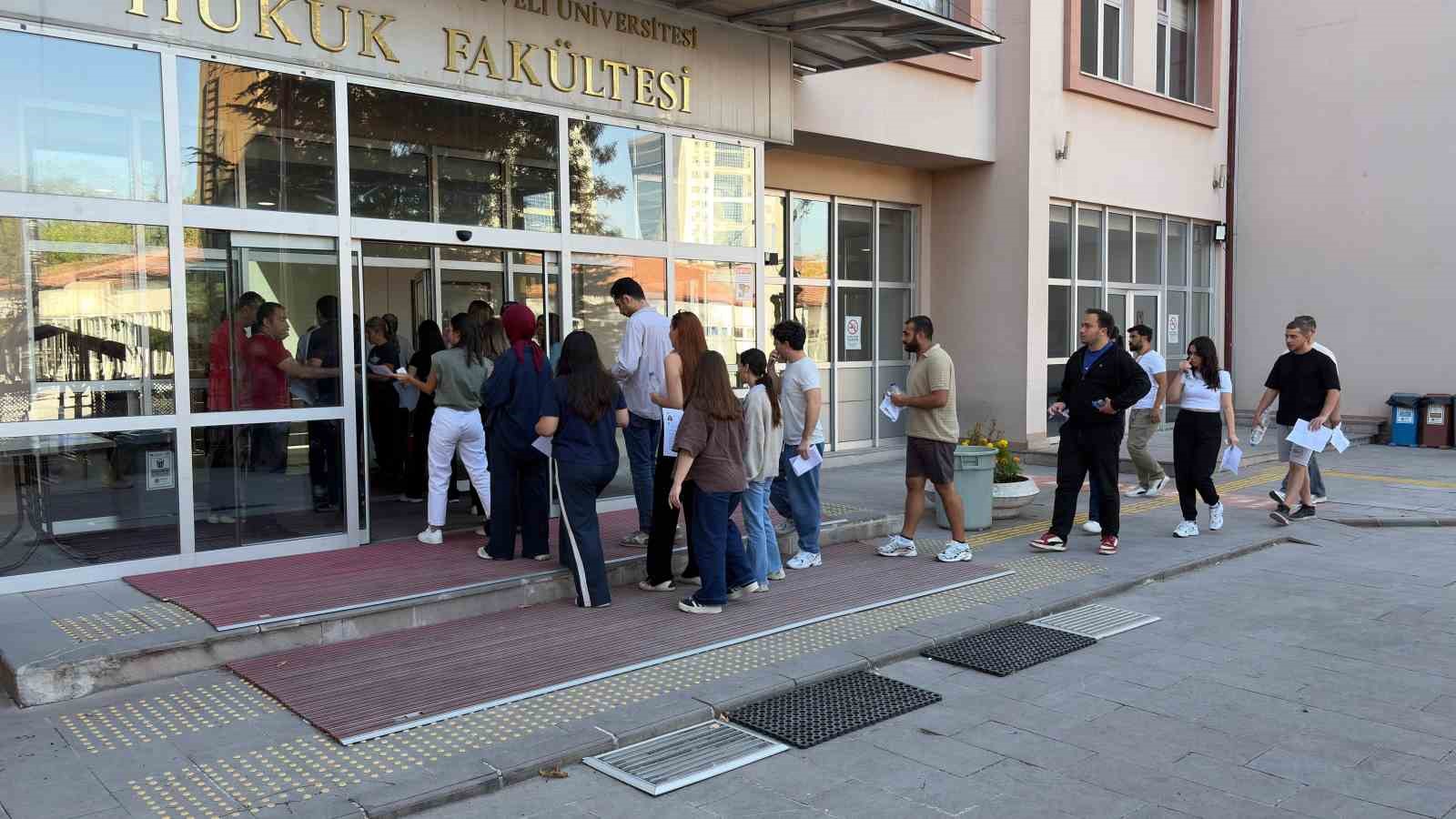 KPSS Lisans Alan Bilgisi Sınavının Son Oturumu Başladı