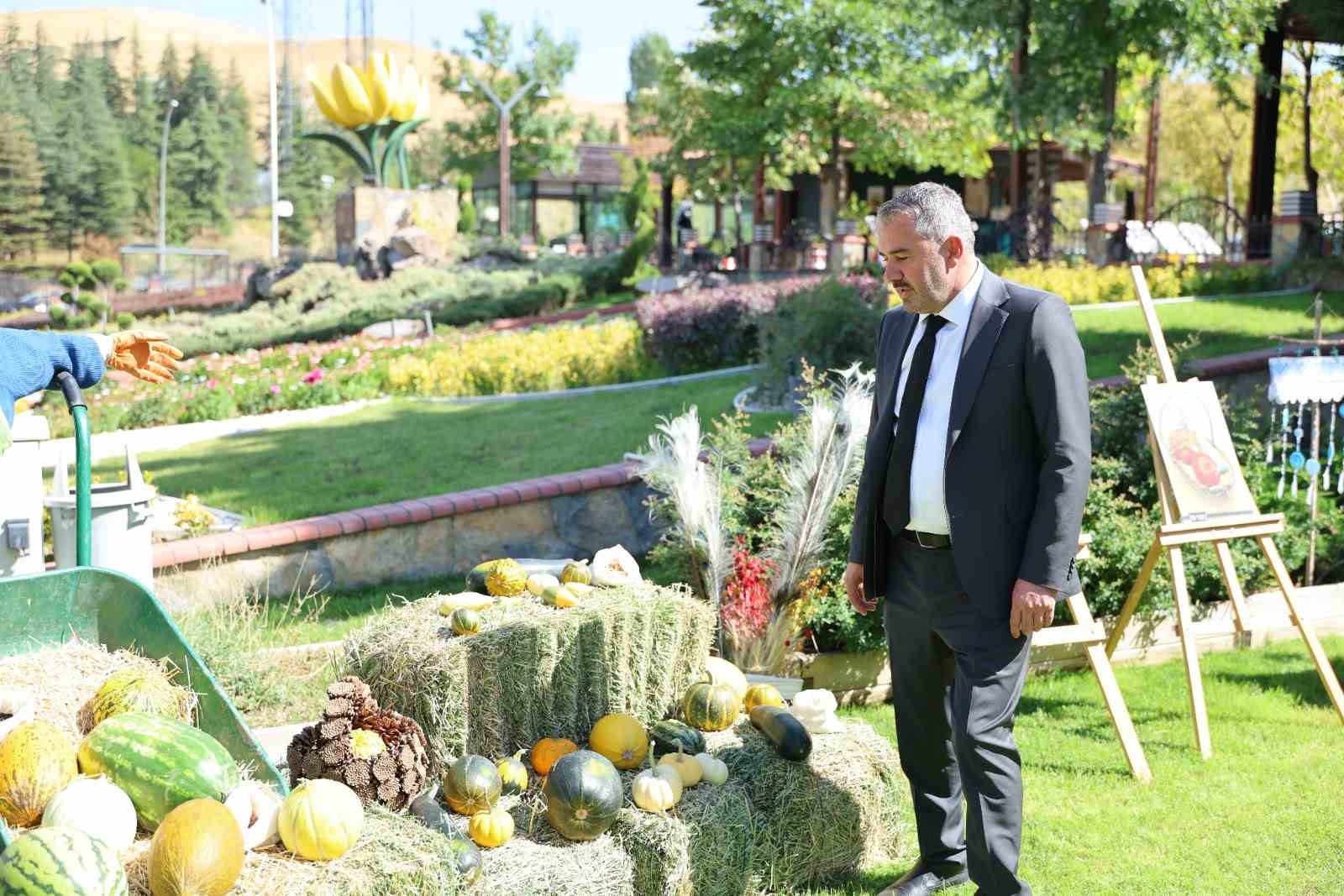 Pursaklar'da Ata Bahçesi'nde Bereketli Hasat Zamanı