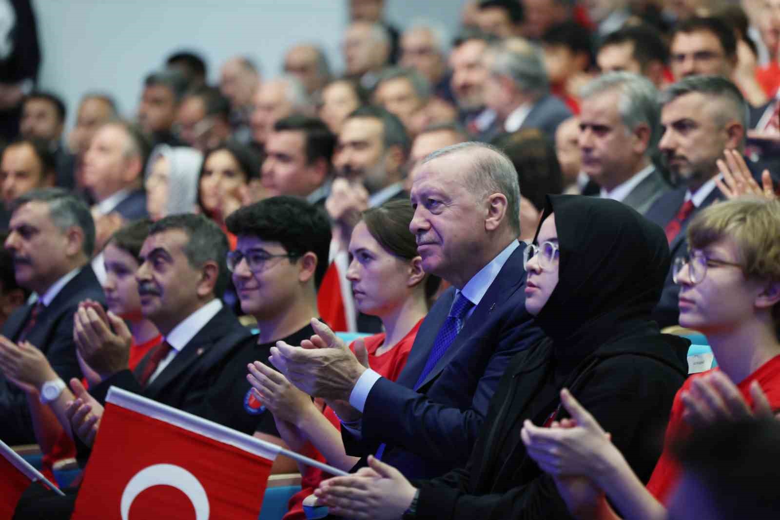 Cumhurbaşkanı Erdoğan: "Eğitimdeki Başarılarımızı Küçümsemeye Çalışanlar Var"