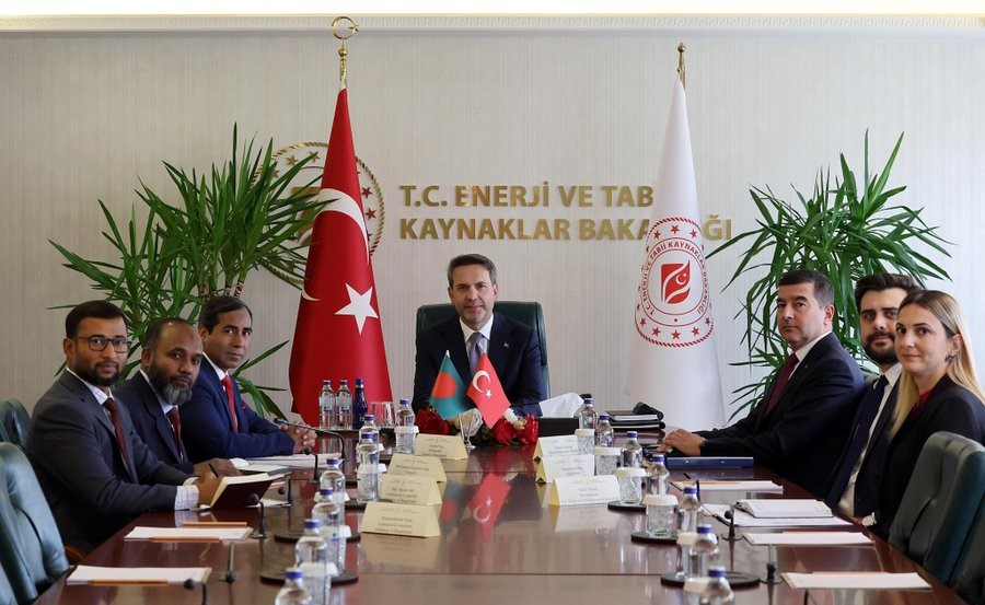 Bakan Bayraktar, Bangladeş Büyükelçisi Haq ile Enerji İşbirliğini Görüştü