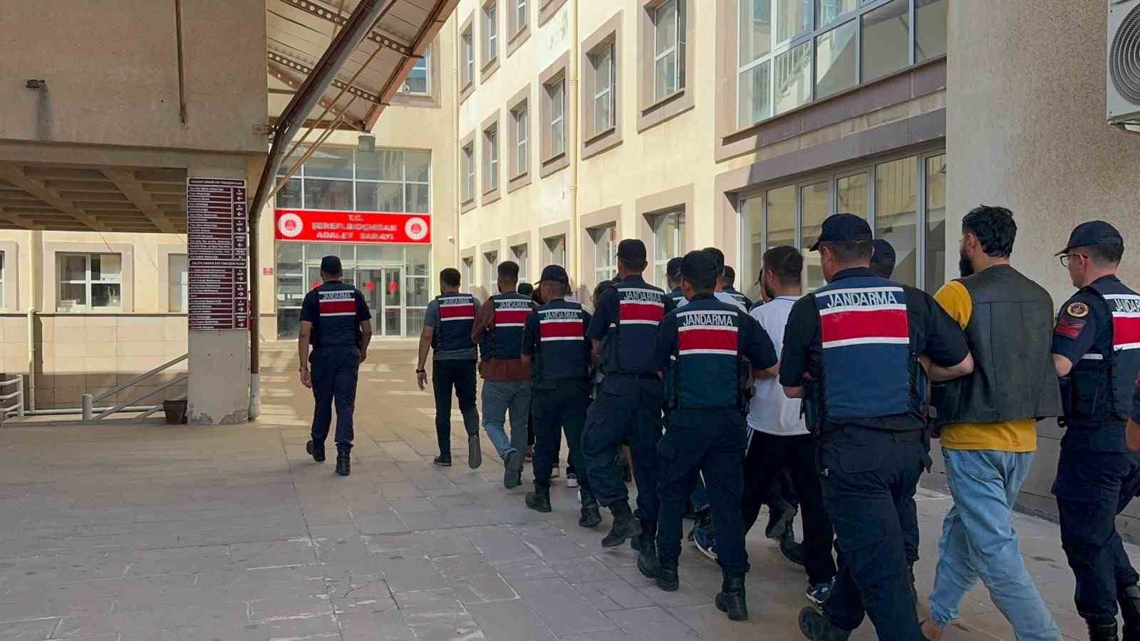 Şereflikoçhisar'da Uyuşturucu Operasyonu: 17 Kişi Gözaltında