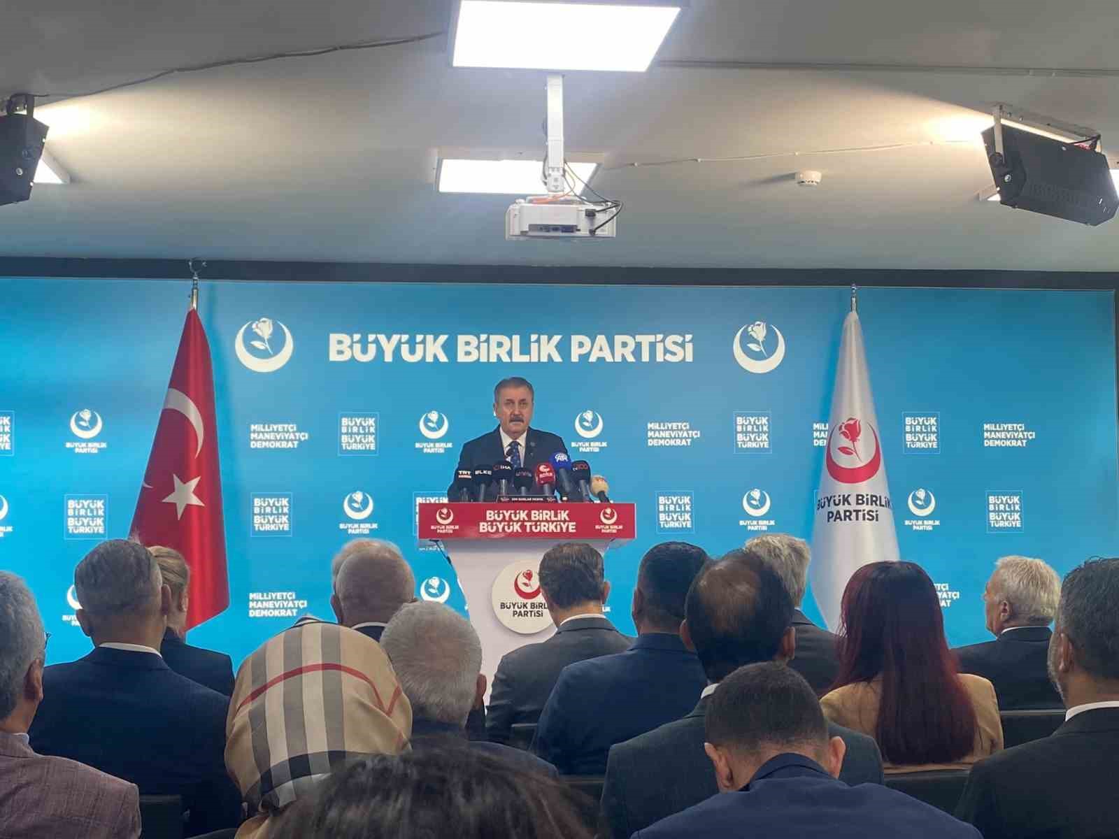 Destici: "Aile yapımıza saldıranlar LGBT dernekleriyle geliyor"