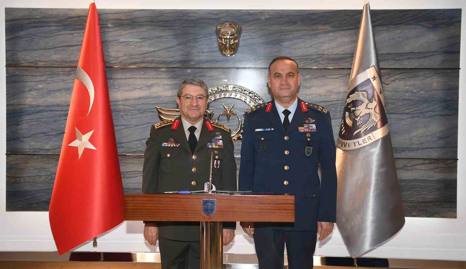 Genelkurmay Başkanı Bayraktaroğlu Hava Kuvvetleri Komutanı Dalkıran'la Görüştü
