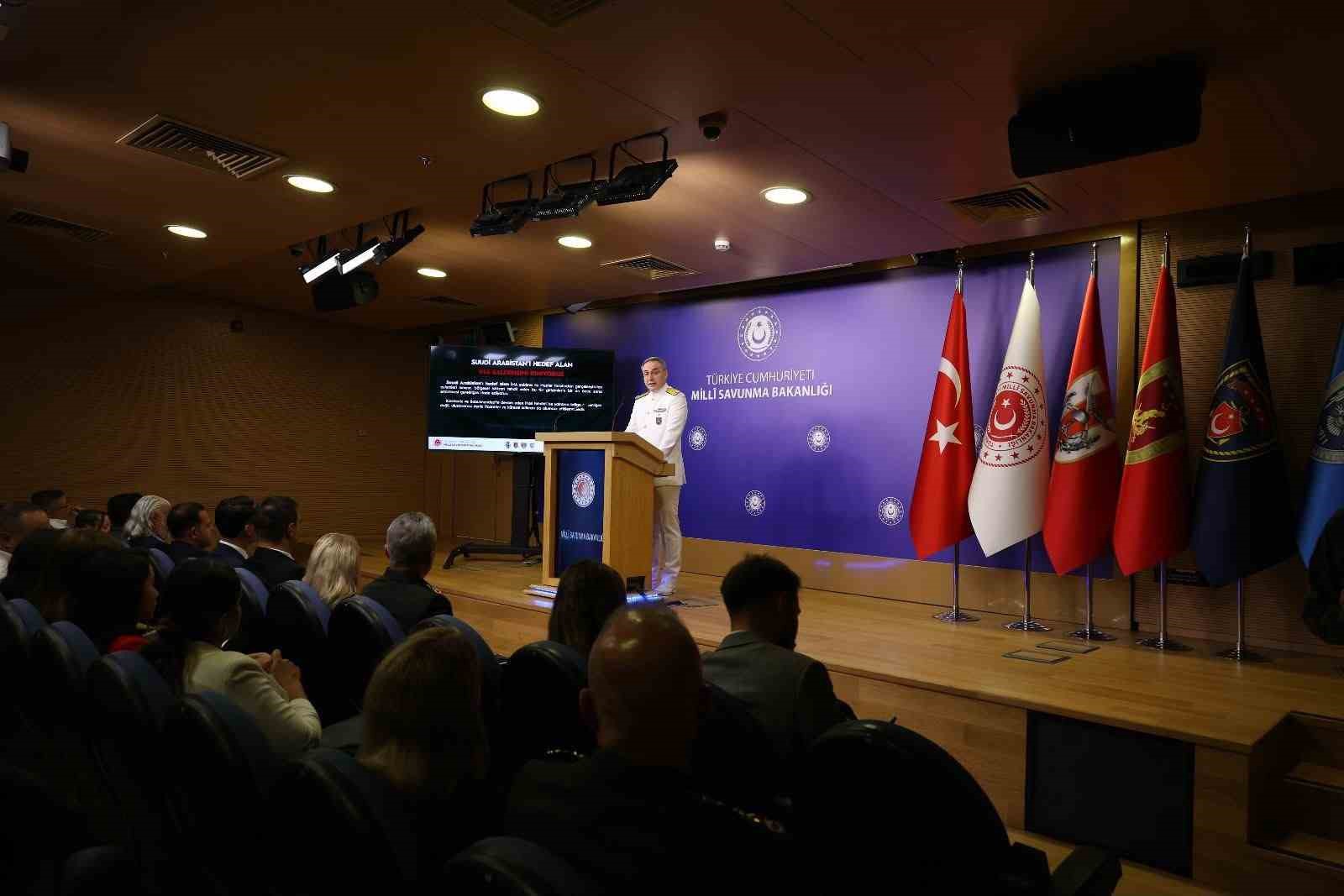 Tuğamiral Aktürk'ten Husi Saldırılarına Sert Tepki