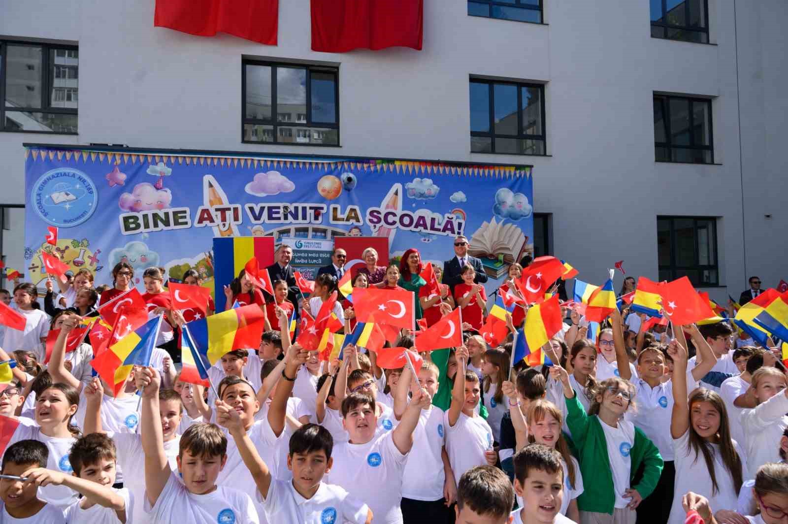 Romanya'da Türkçe Eğitimi Coşkuyla Başladı