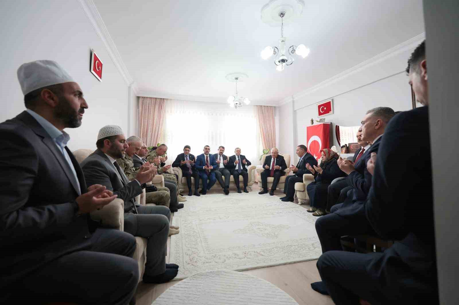 Bakan Güler, Şehit Jandarma Er Emin Polat’ın Ailesini Ziyaret Etti