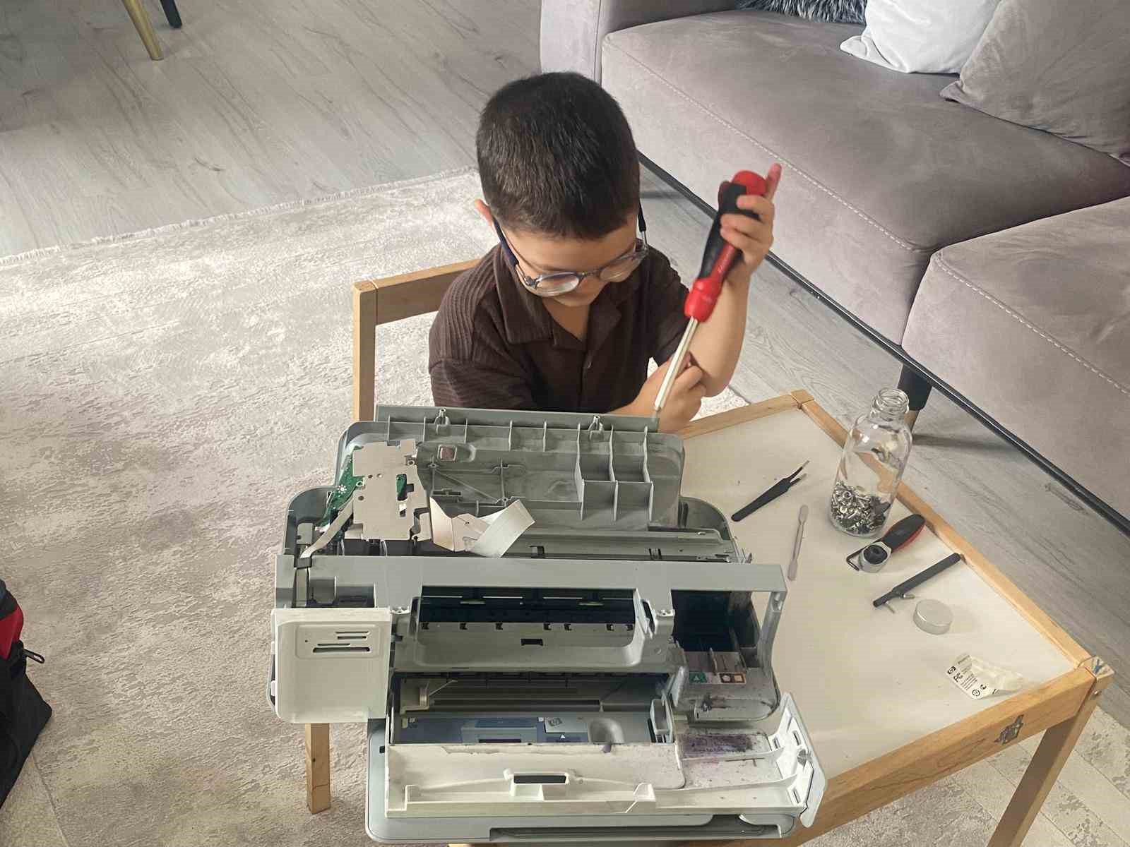 4 Yaşındaki Eymen'in Elektronik Merakı Takdir Topluyor