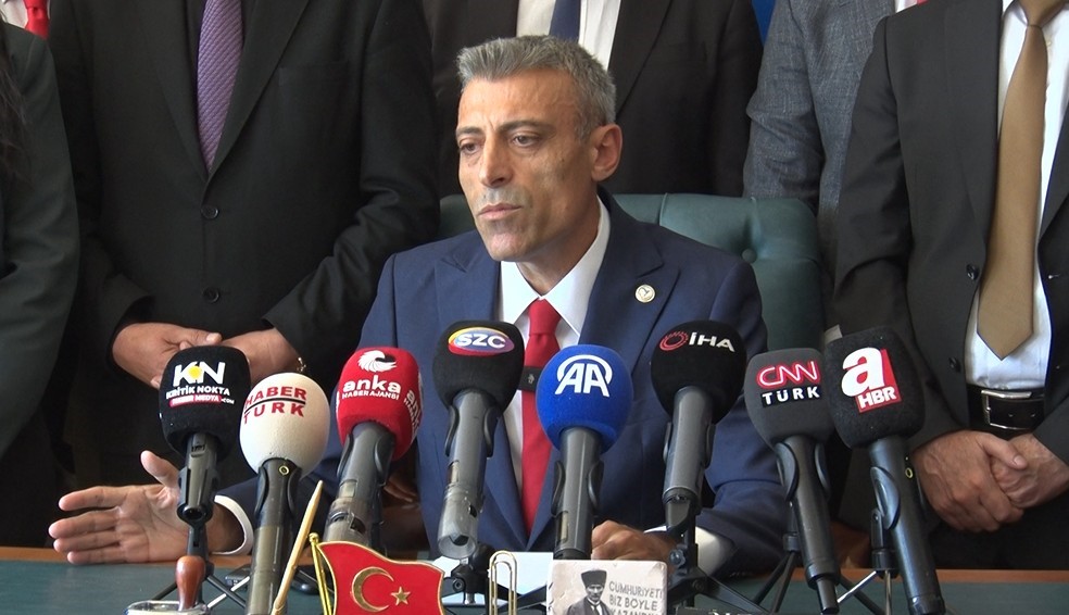 Yenilik Partisi'nden YENİ Parti'ye İsim Krizi İçin Son Tarih 3 Ekim