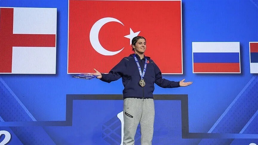 Bakan Bak, Avrupa Boks Şampiyonası'nda Başarıya İmza Atan Sporcuları Kutladı