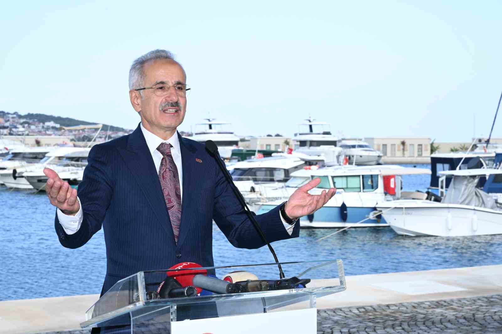 Ankara'da Yerli Tarama Gemisi UAB MAVİ VATAN Suya İndi