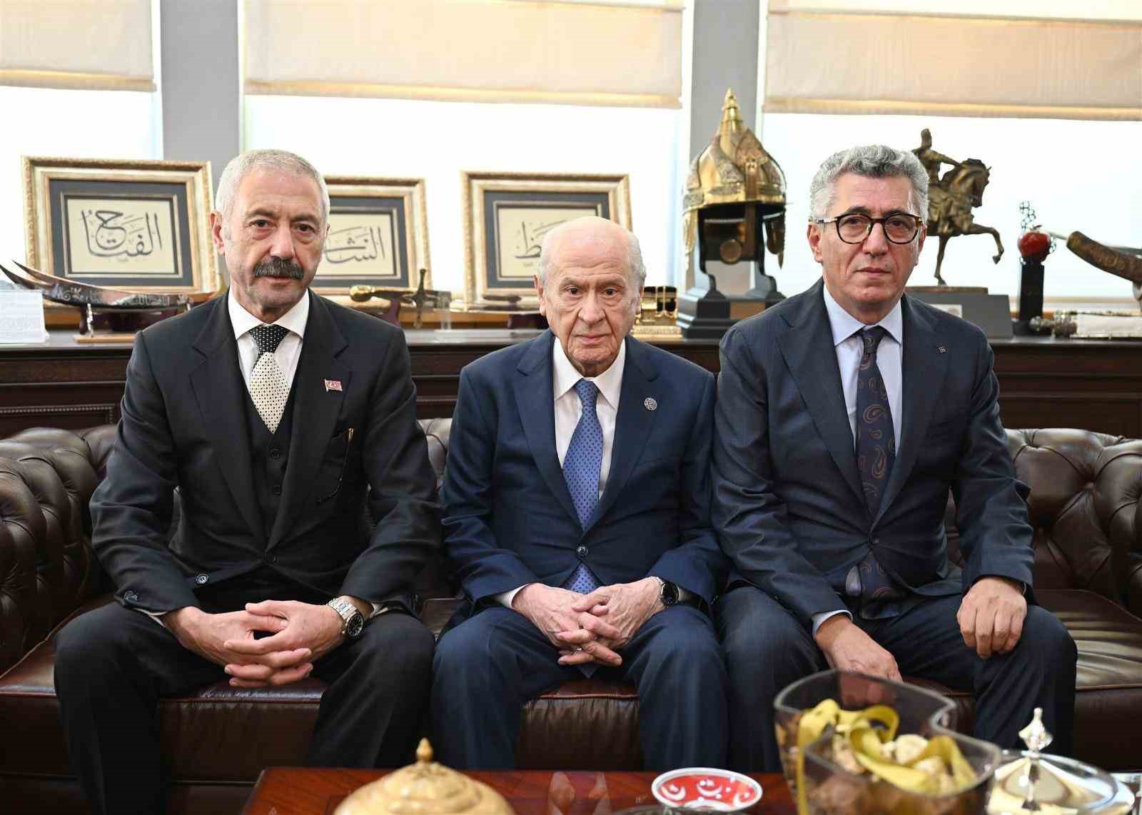 MHP Lideri Bahçeli, Sarallar ve Şahinler Ailelerini Ağırladı