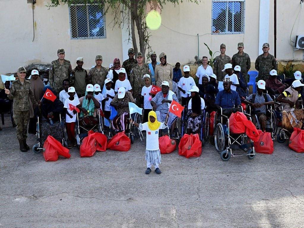 Somali’de Gazilere Büyük Destek: Tekerlekli Sandalyeler ve Gıda Yardımları