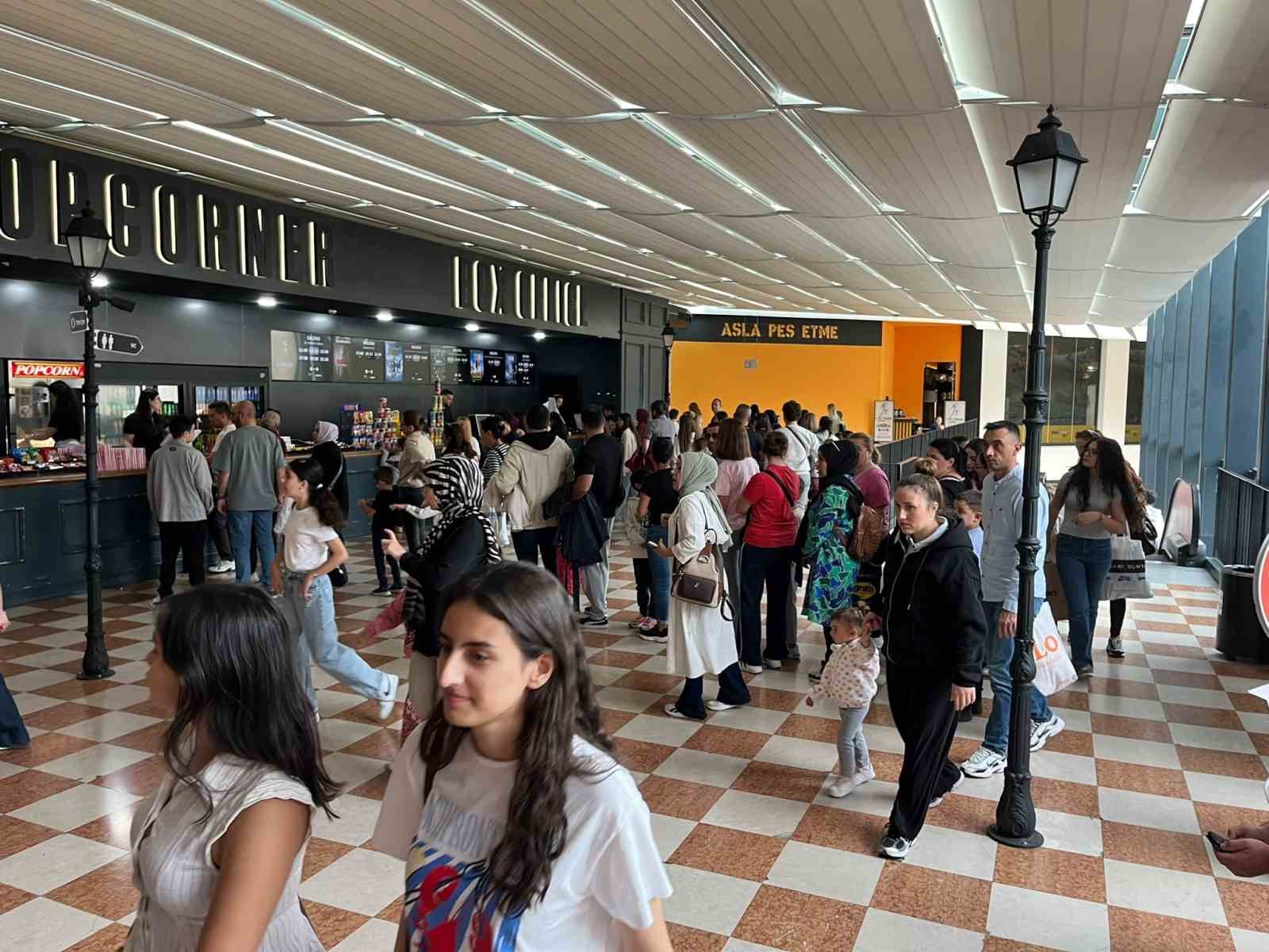 Ankara'da Sinema Ateşi: 777 Bin Seyirciyle Rekor Kırıldı!