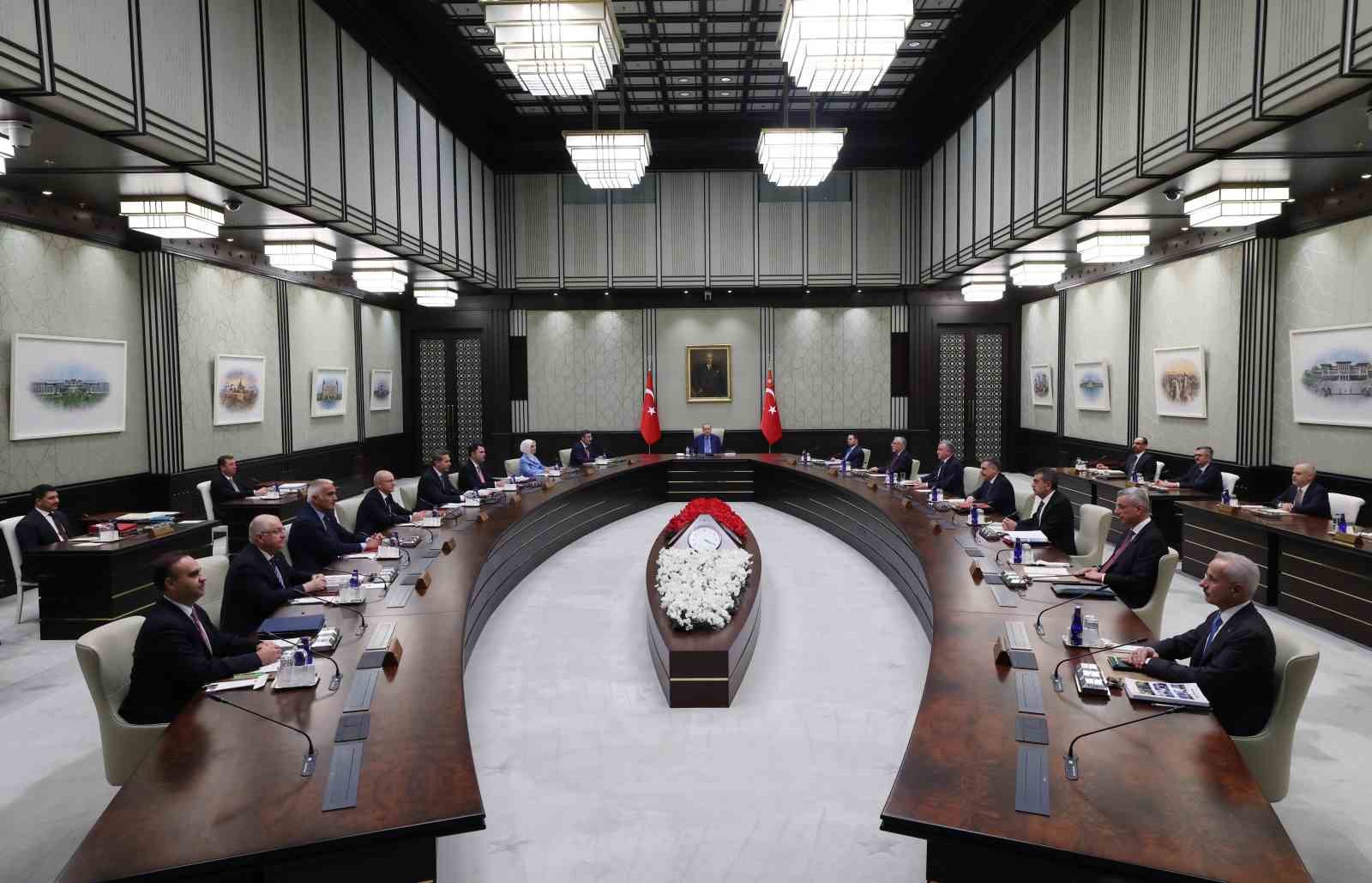 Beştepe'de Kabine Toplantısı Başladı: Erdoğan Başkanlık Ediyor