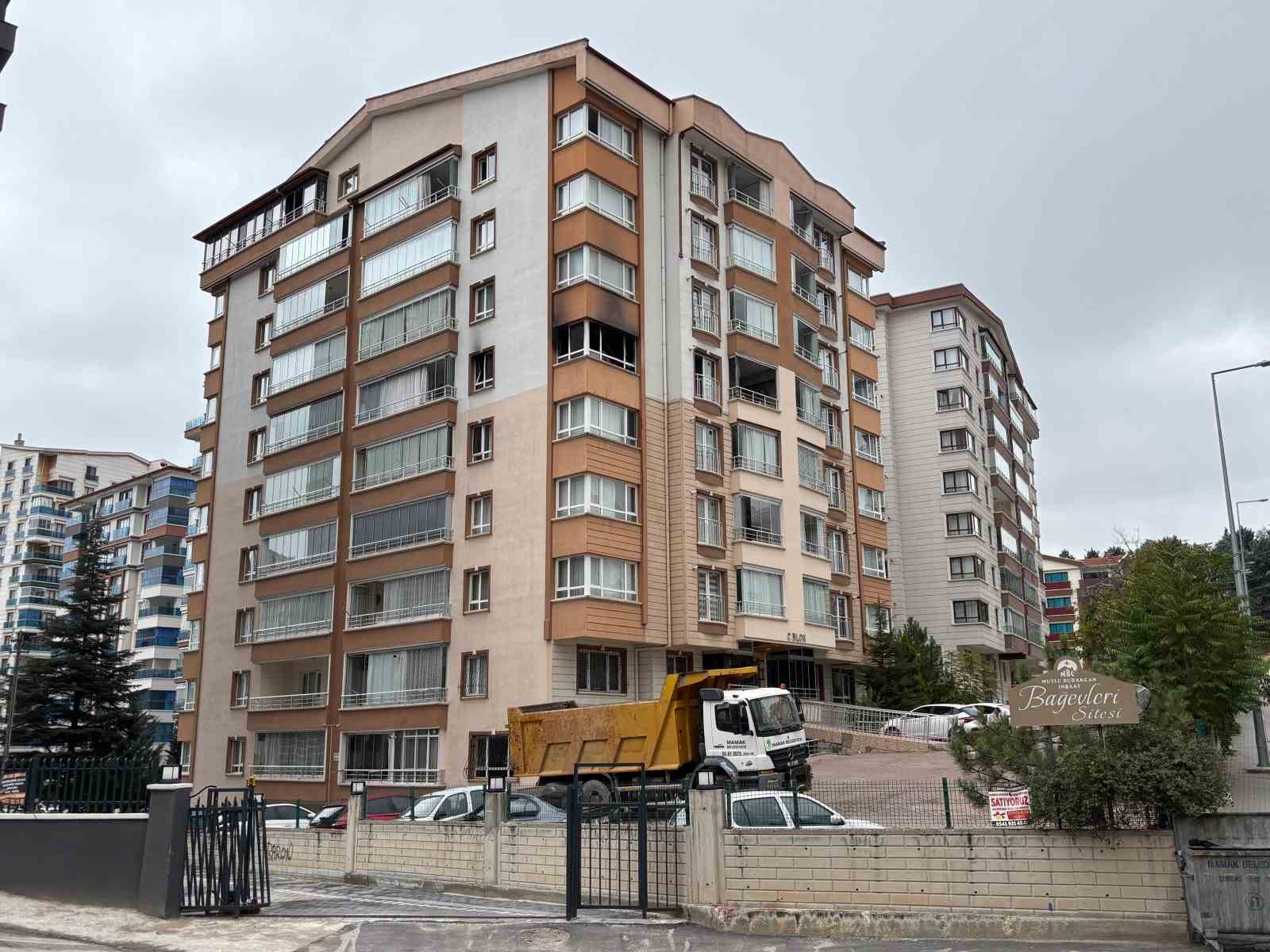 Ankara'da Ev Yangınında Anne ve Oğlu Kurtarıldı