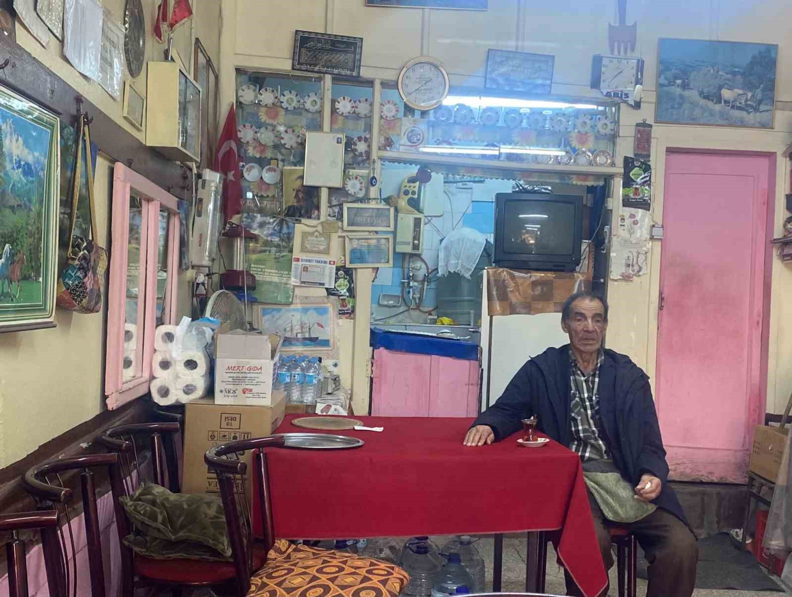 65 Yıldır Çay Ocağı İşleten Cemal Usta: "Ölene Kadar İşimi Yapmaya Devam Edeceğim"