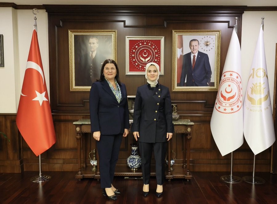 Bakan Göktaş, Foça'da Gelecek Hizmetleri Görüştü