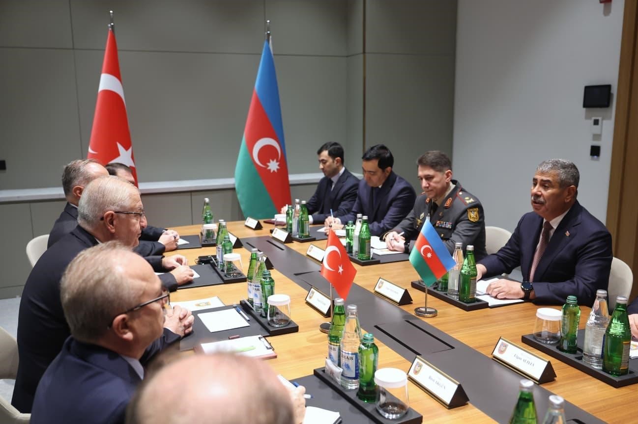 Bakan Güler, Azerbaycan'da Savunma Meslektaşı Hasanov ile Bir Araya Geldi