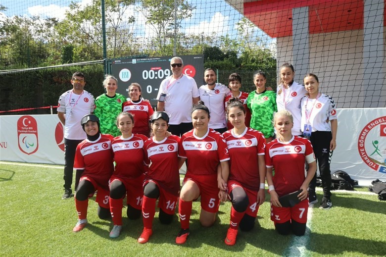 Bakan Bak, Avrupa Şampiyonu Görme Engelliler Futbol Takımını Kutladı