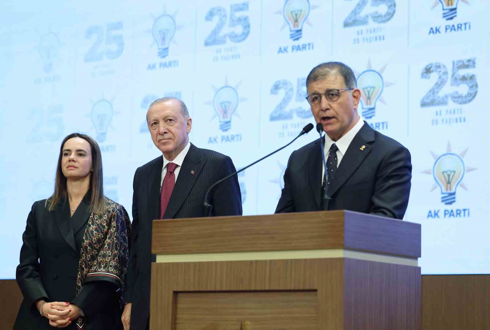 Cemil Tugay, CHP'den AK Parti'ye Geçti!