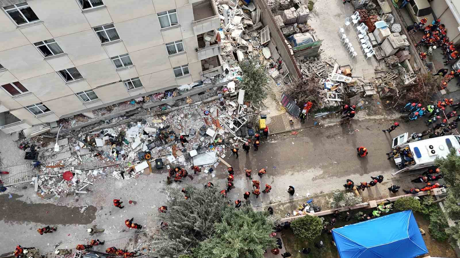 Maltepe'deki Enkazdan 11 Kişi Kurtarıldı, Bir Kayıp Var
