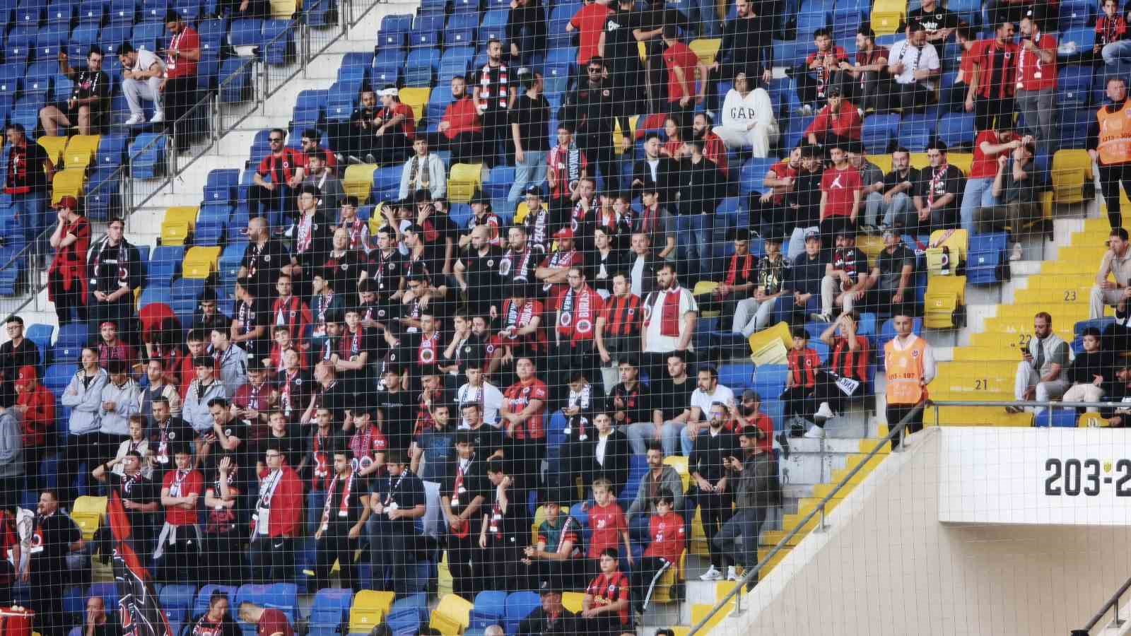 Gençlerbirliği Taraftarlarından Yönetim Protestosu: 'Dışarıda Bırakıldık'