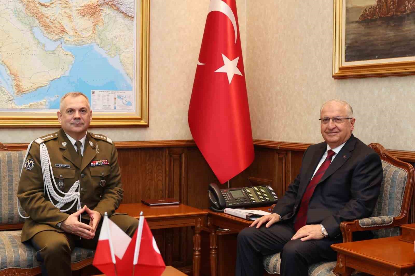 Polonya Genelkurmay Başkanı Kukula, Bakan Güler ile Bir Araya Geldi
