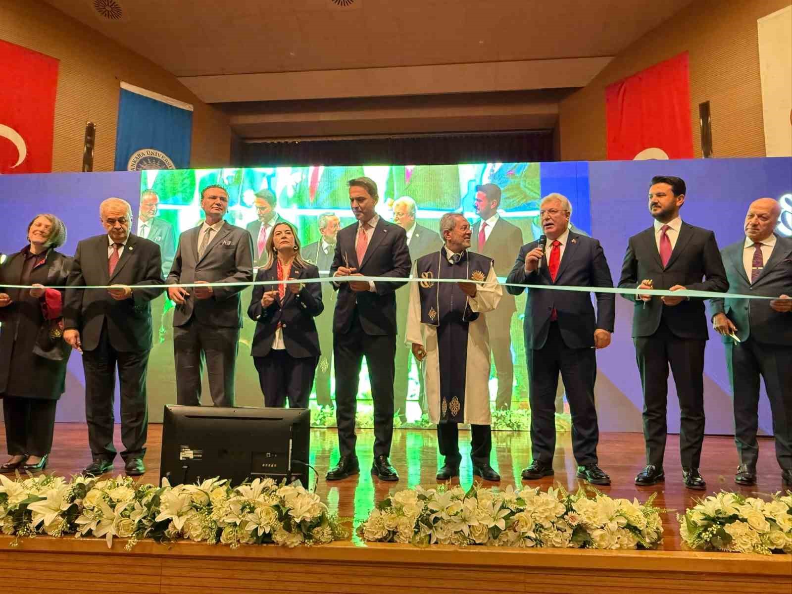 Bakan Bayraktar: "Enerji Krizinin Tam Ortasındayız"