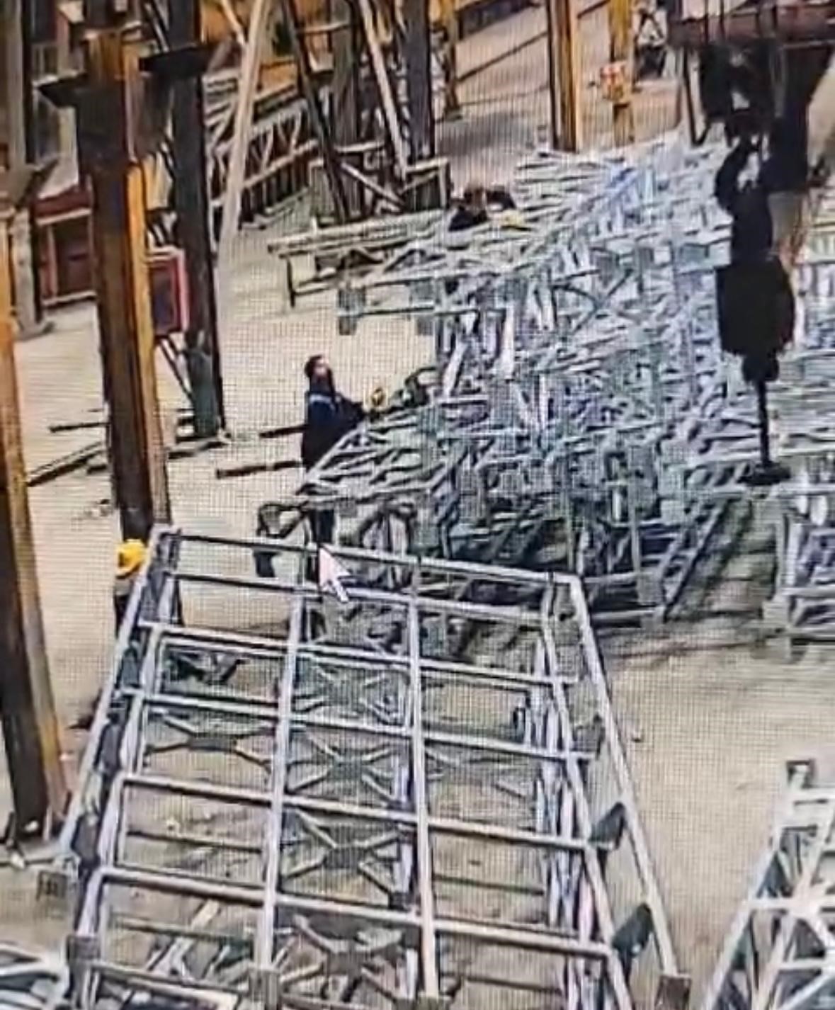 Ankara'da Çelik Platformunun Altında Kalan Genç İşçi Hayatını Kaybetti