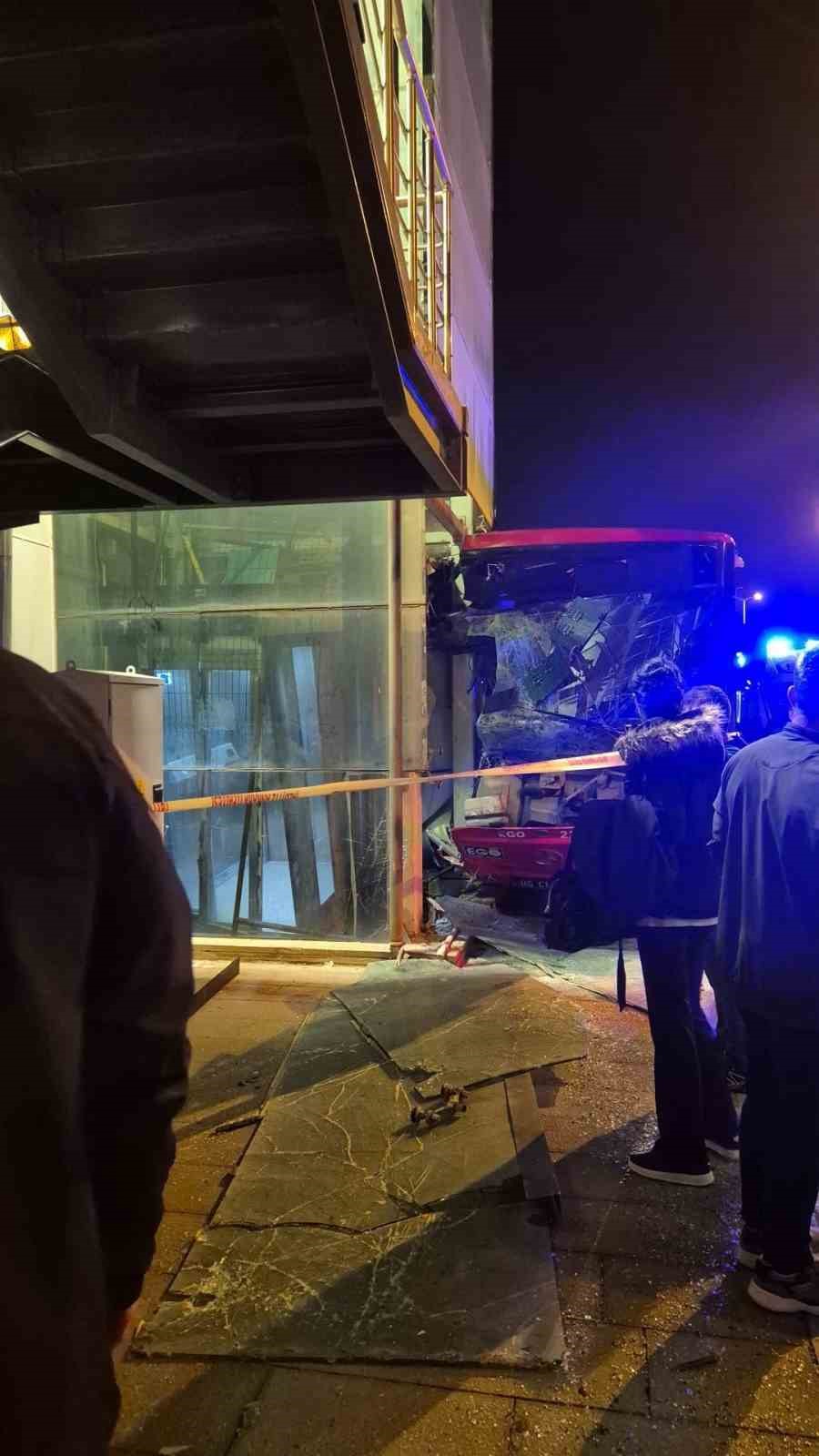 Ankara'da EGO Otobüsü Üst Geçit Asansörüne Çarptı: 24 Yaralı
