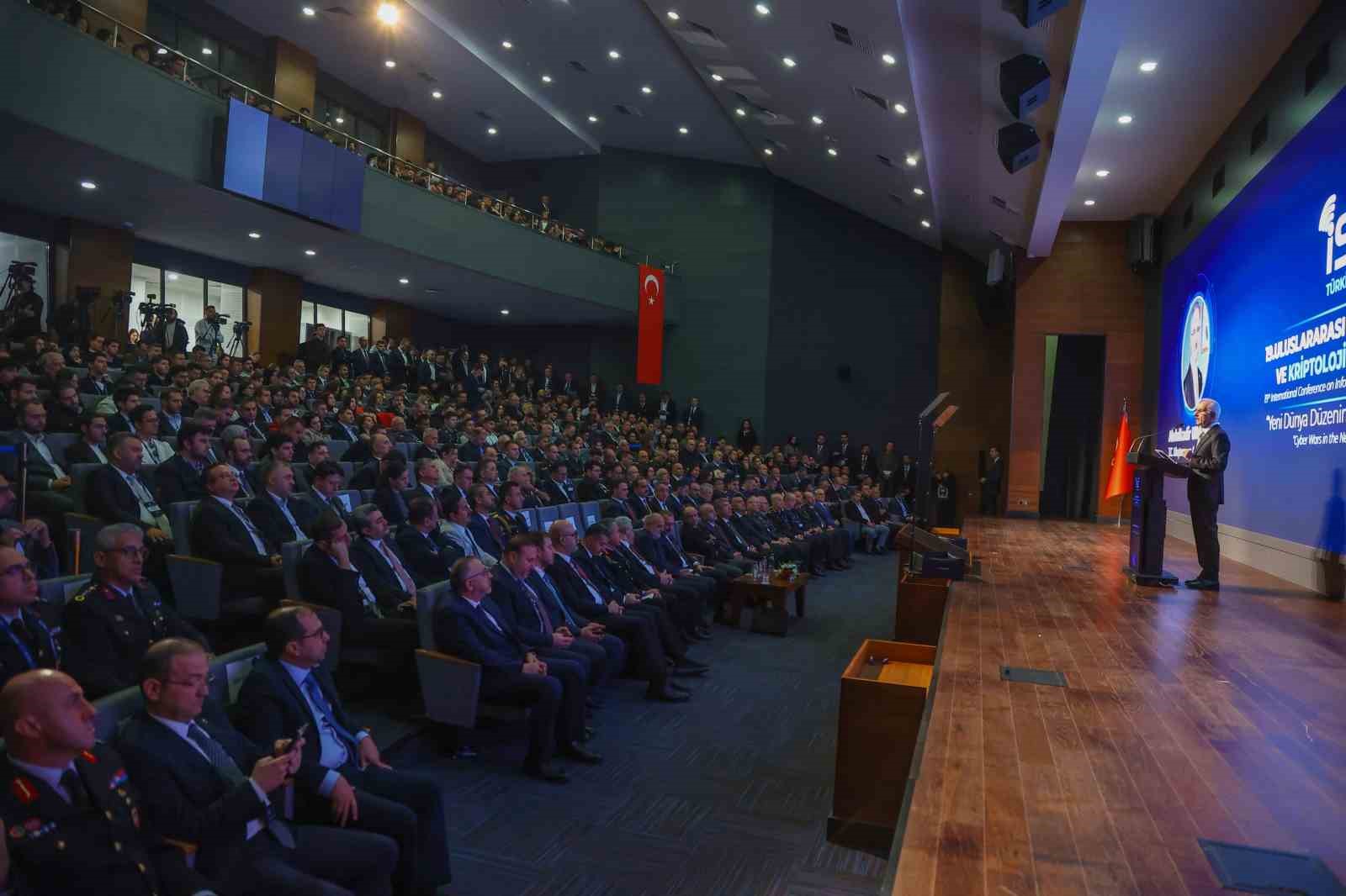ODTÜ Rektörü Prof. Dr. Ahmet Yozgatlıgil, Siber Güvenlikte Ödül Aldı
