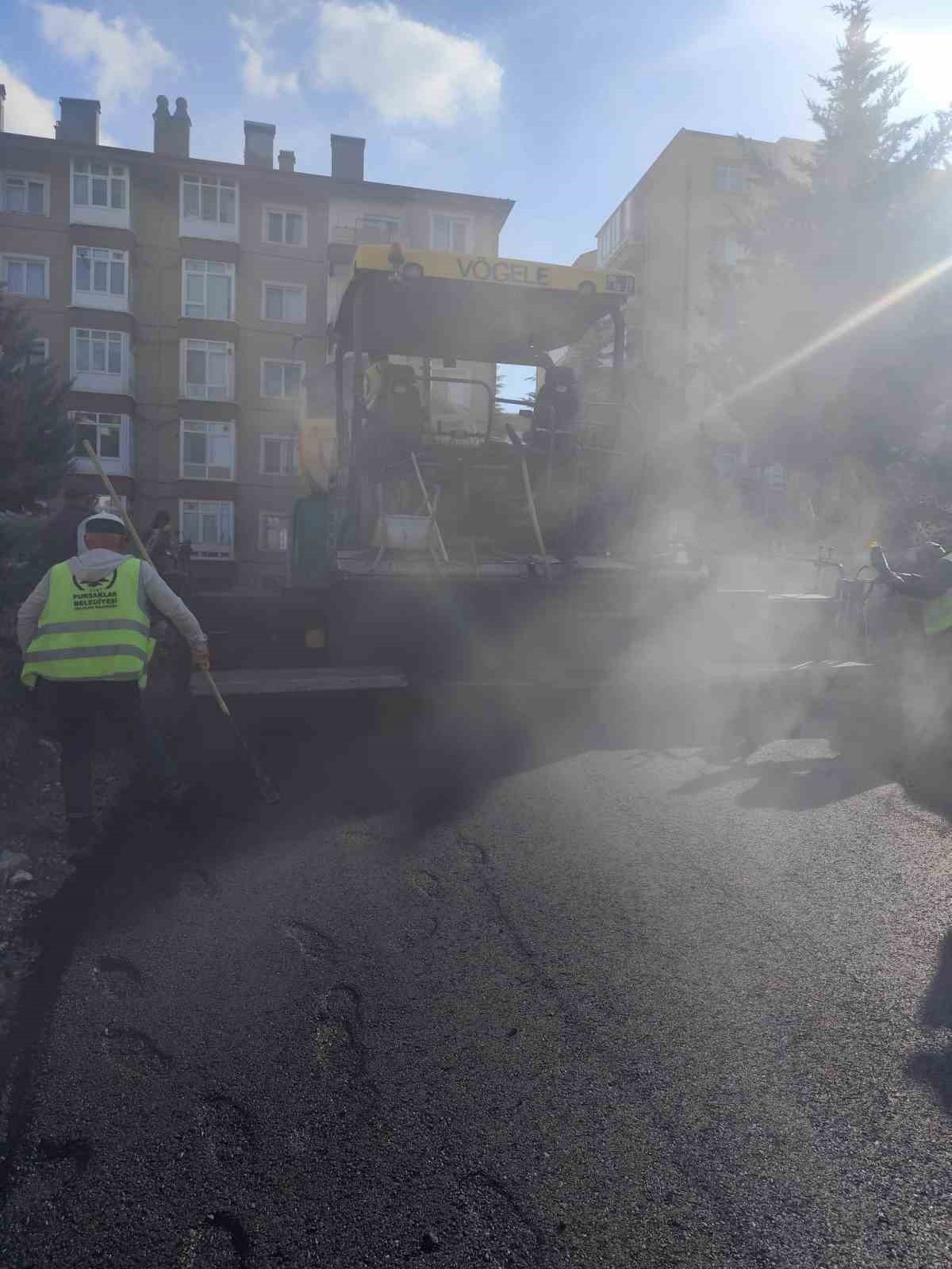 Pursaklar'da Yol Yenileme Çalışmaları Hız Kesmeden Devam Ediyor
