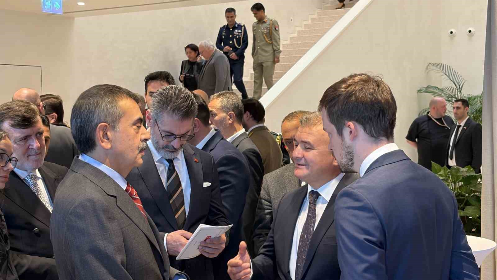 Türkiye ile Macaristan Arasındaki Dostluk Bağları Gelişiyor