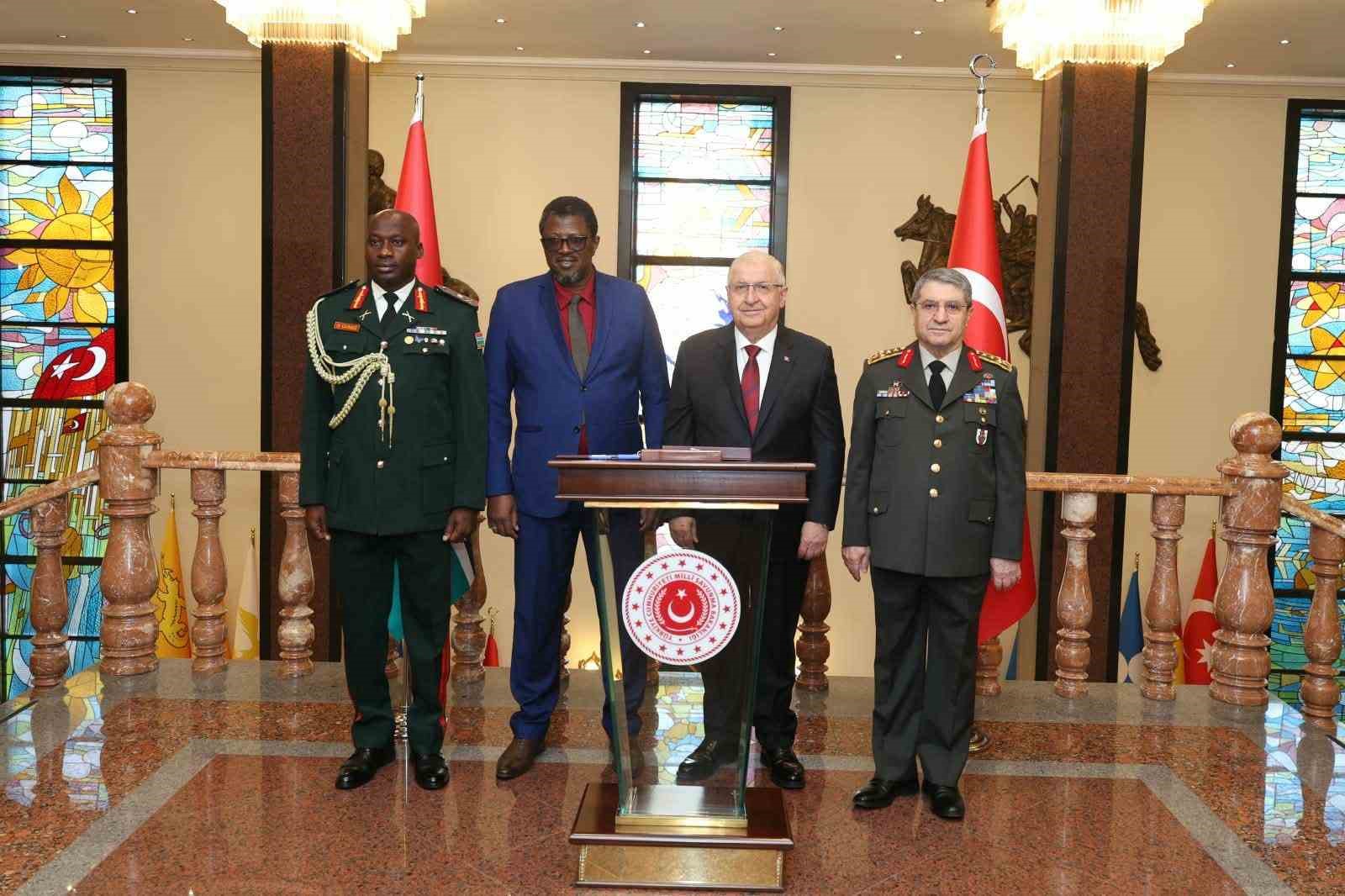 Bakan Güler, Gambiya Savunma Bakanı Joof’u Askere Törenle Ağırladı
