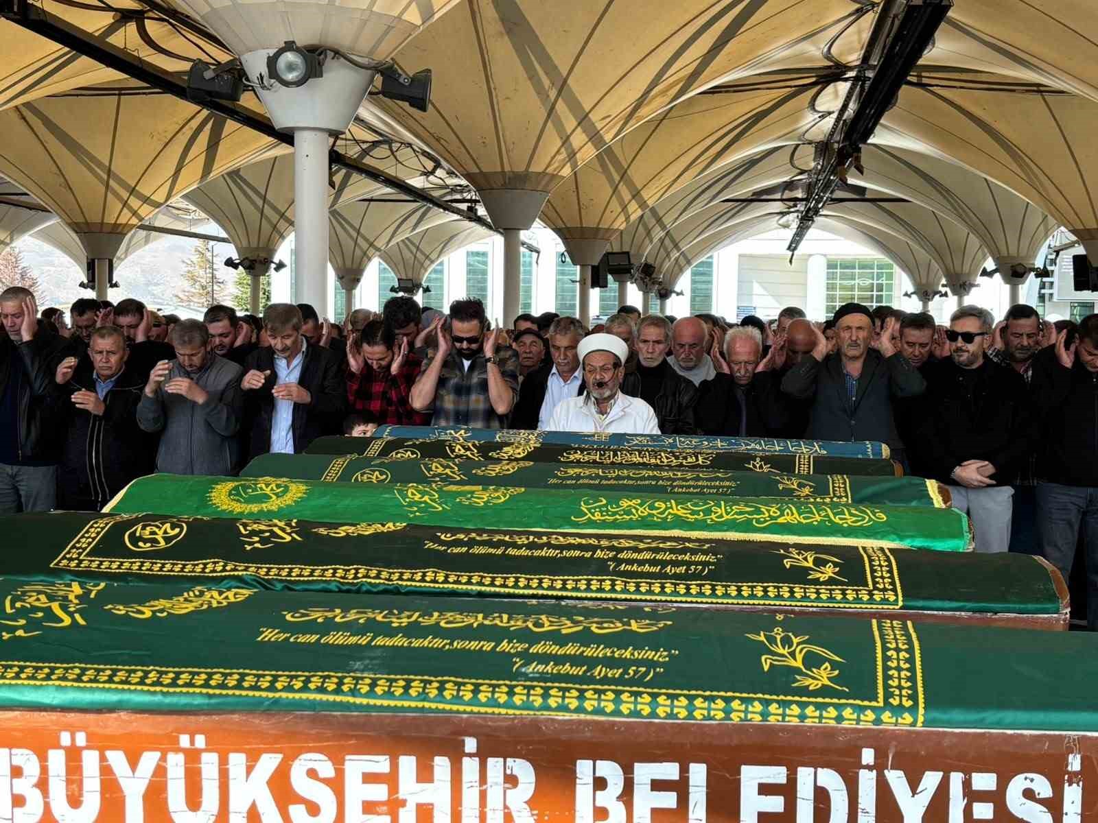 74 Yaşındaki Adam Elektrik Trafosunda Hayatını Kaybetti, Son Yolculuğuna Uğurlandı