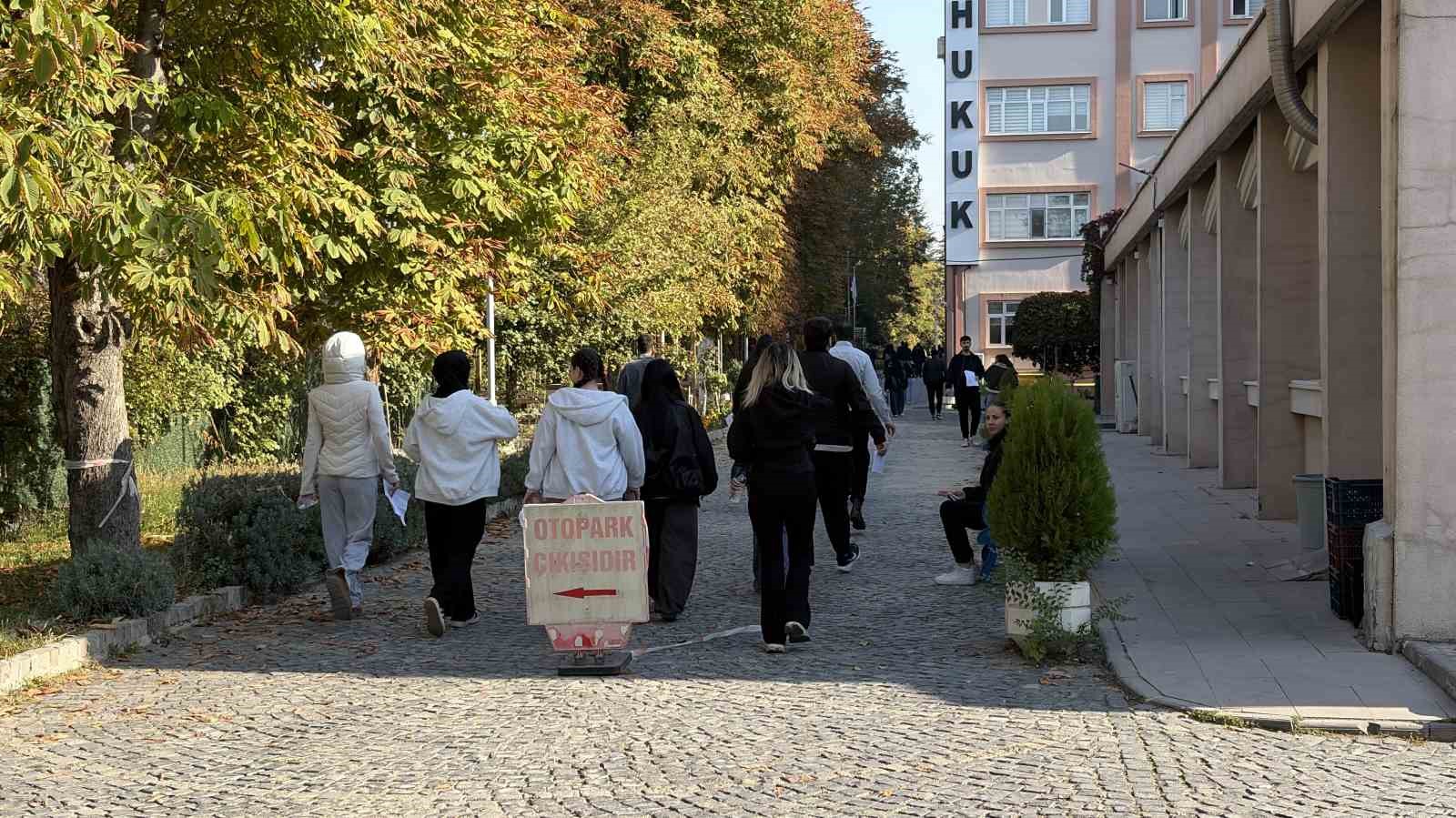 KPSS Ortaöğretim Sınavı Başladı: 3 Milyona Yakın Aday Yarışıyor