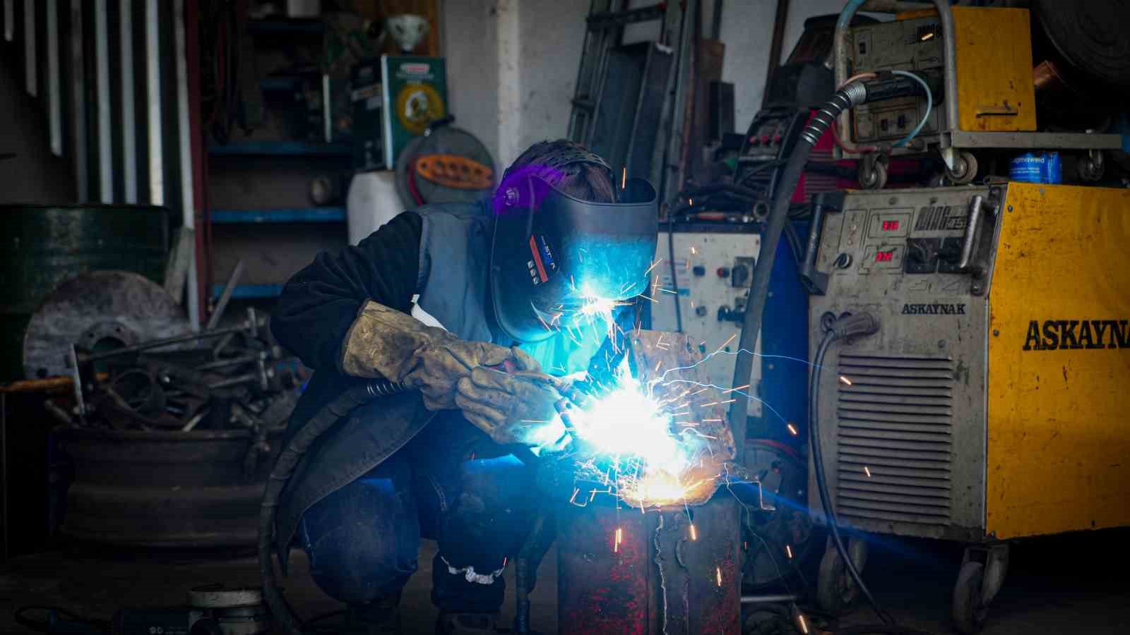 Ankara'nın genç kaynakçısı: Günde 18 otobüsü kaynatıyor