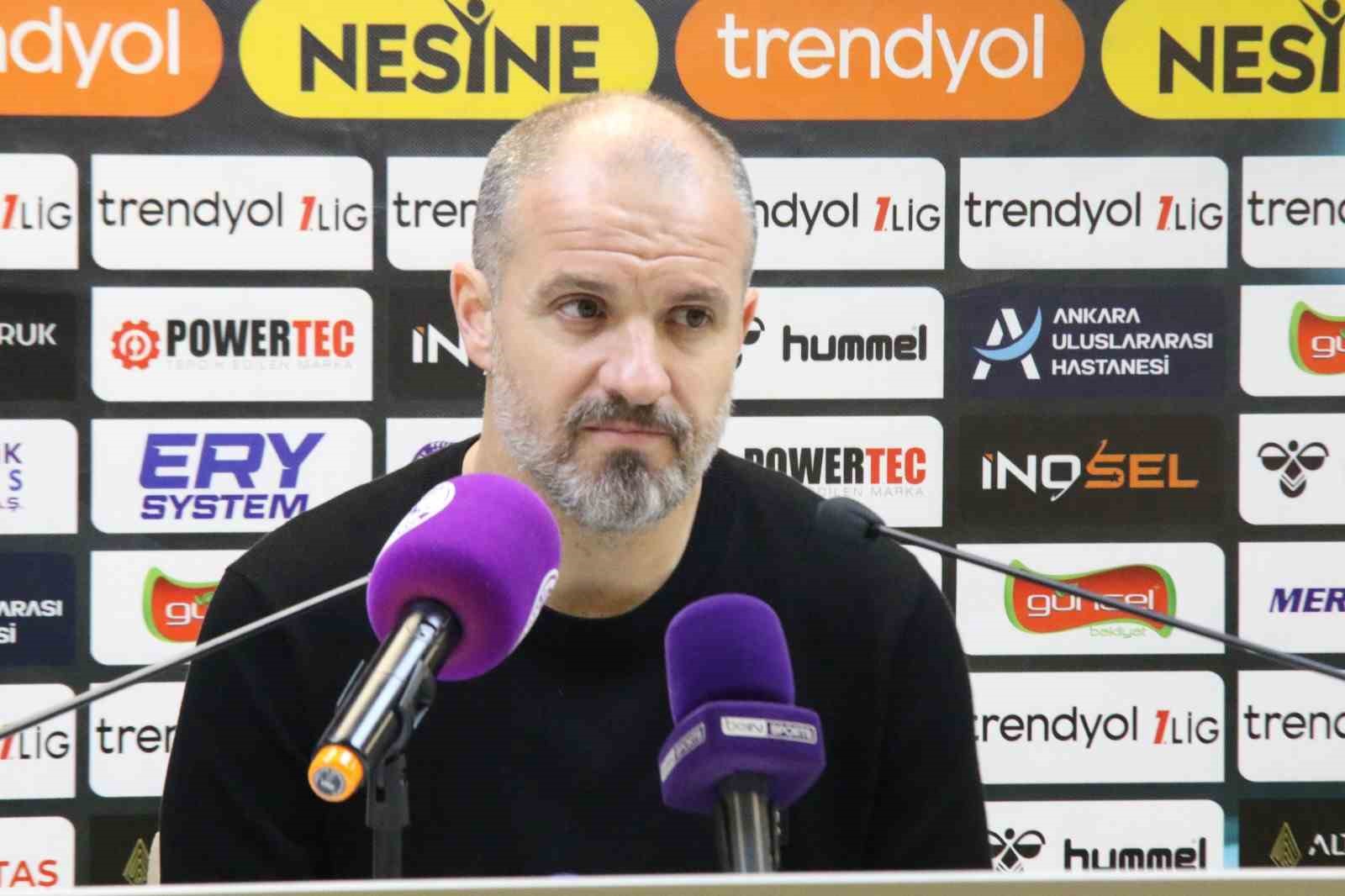 Bursaspor, Keçiörengücü'nü 4-2 Geçerek Liderliği Ele Geçirdi