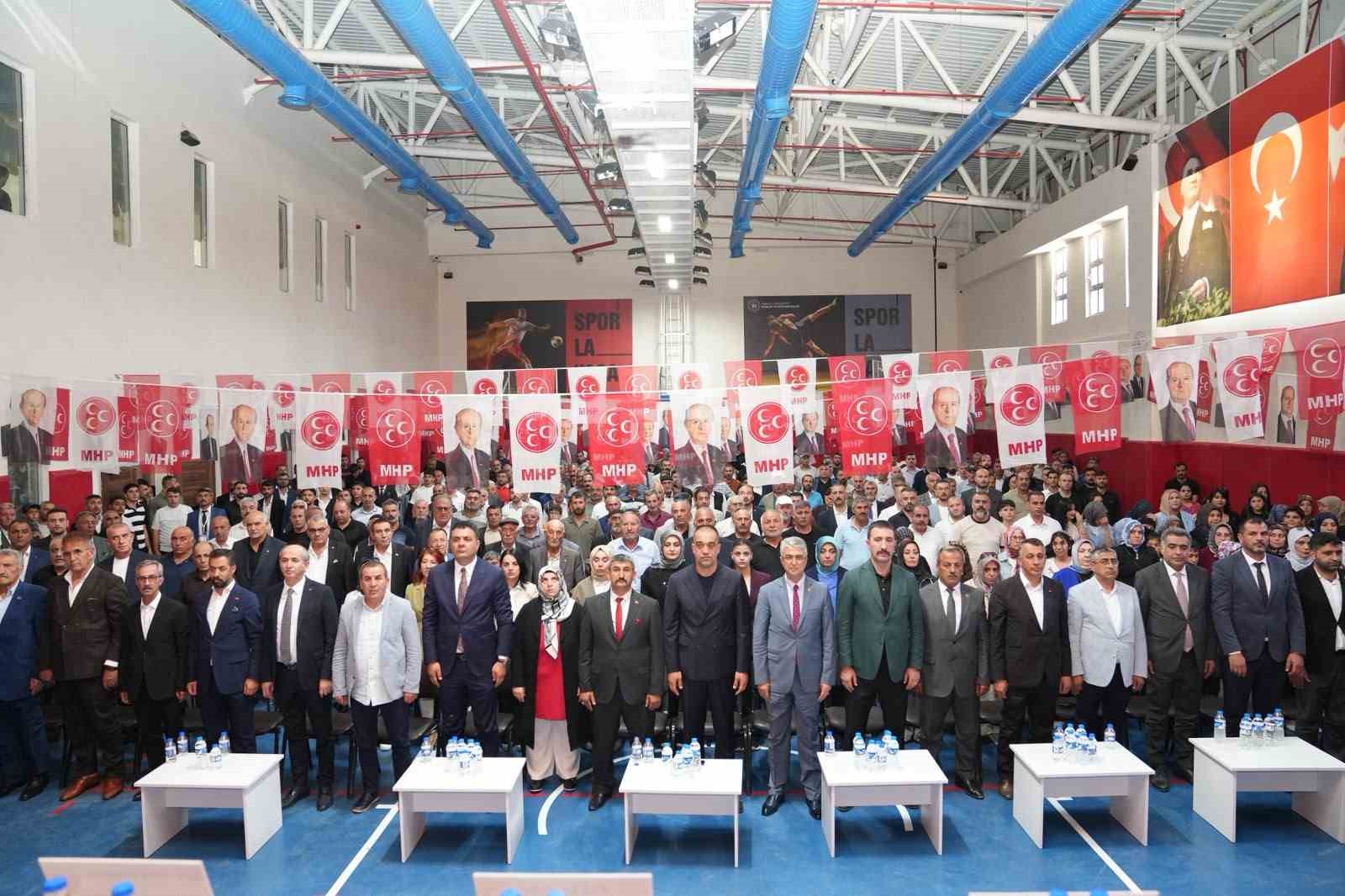 MHP Pasinler Kongresi Coşkuyla Gerçekleşti; Erkan Yağar Yeniden Başkan