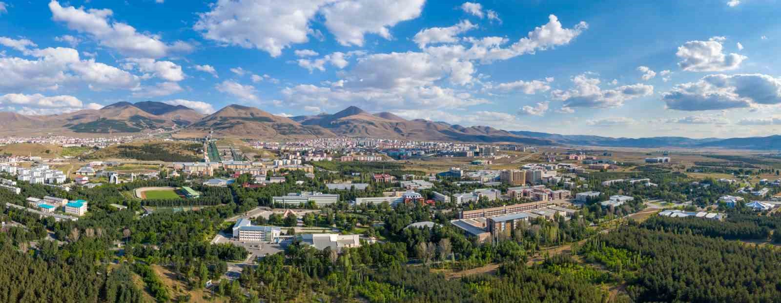 Başkan Sekmen gençlere Erzurum'u tercih etmeleri için çağrıda bulundu
