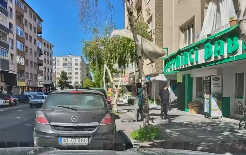 7. Kattan Düşen Halı, Kadın Çalışanın Başını Yaraladı